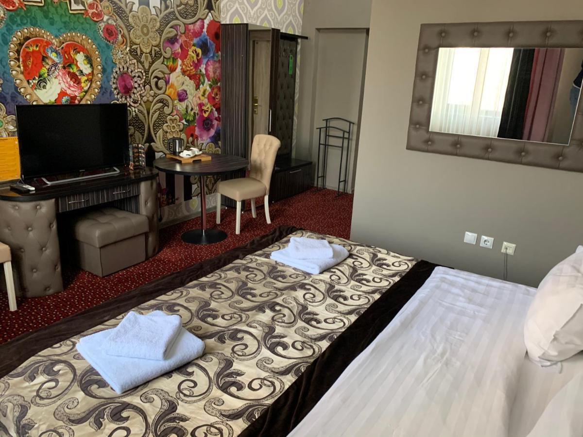 فندق Deluxe Plaza الماتي المظهر الخارجي الصورة