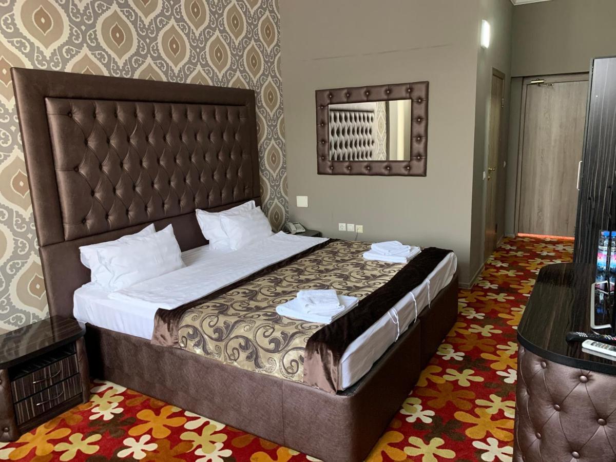 فندق Deluxe Plaza الماتي المظهر الخارجي الصورة