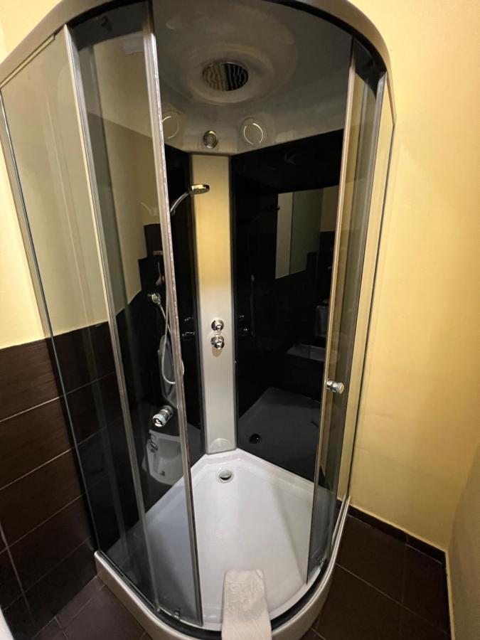 فندق Deluxe Plaza الماتي المظهر الخارجي الصورة