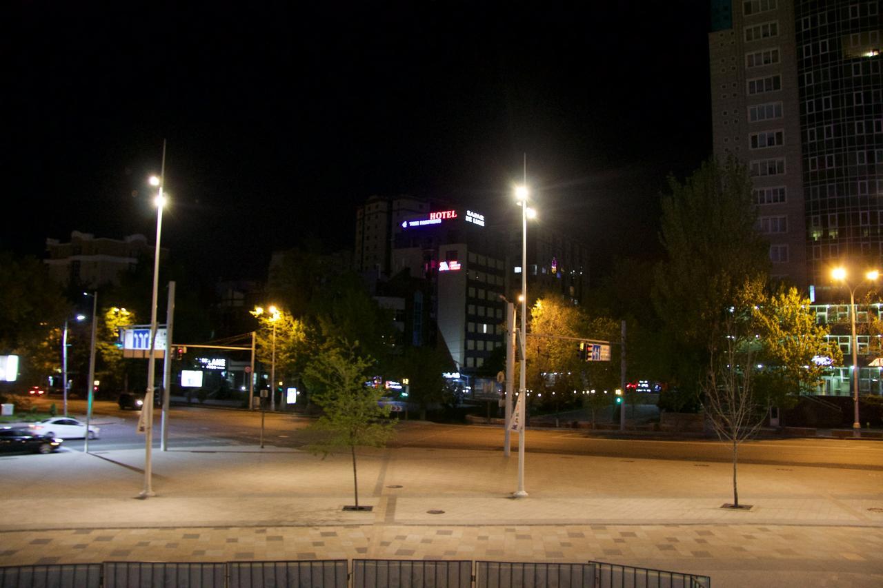 فندق Deluxe Plaza الماتي المظهر الخارجي الصورة