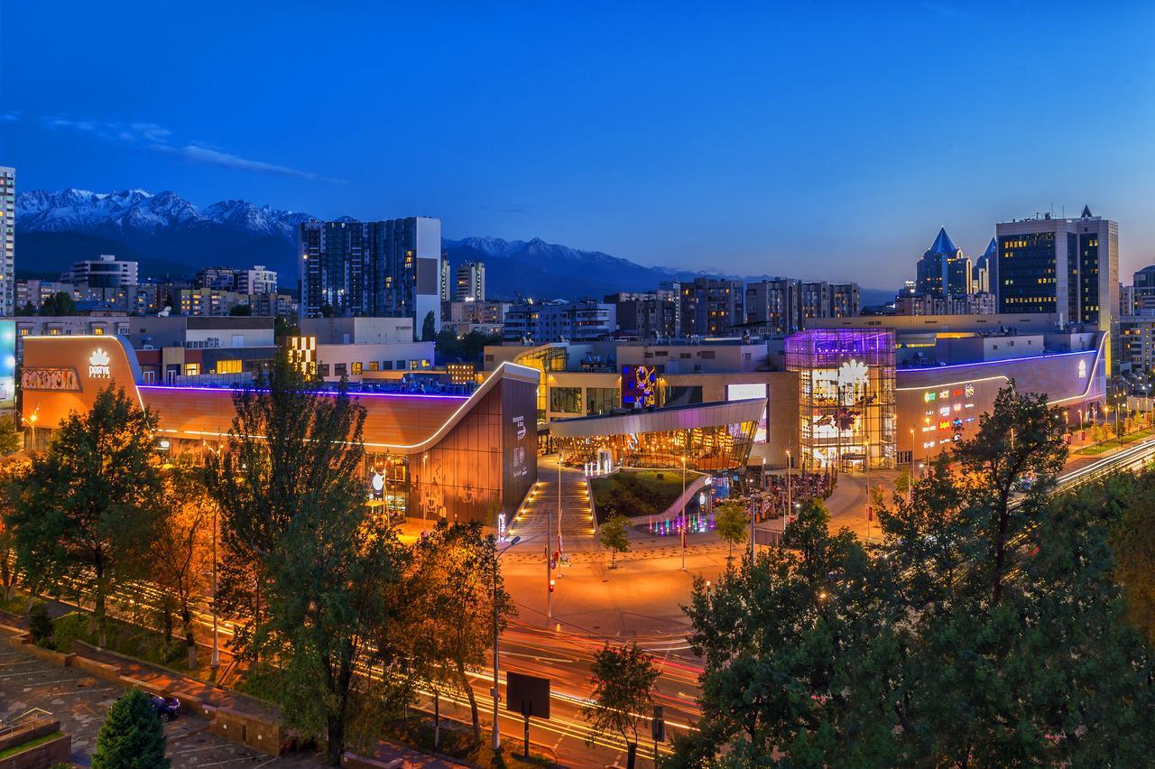 فندق Deluxe Plaza الماتي المظهر الخارجي الصورة